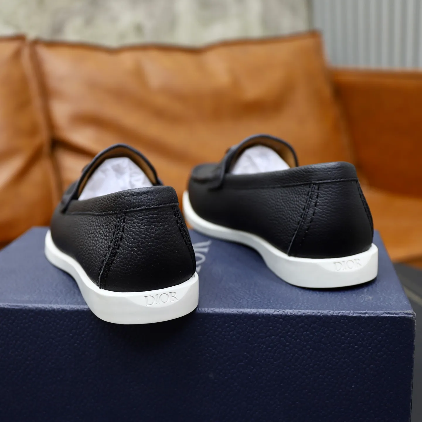 Ex-factory price: 540🙅‍♂️🙅‍♂️🙅‍♂️ Brand: Dior DIOR Standard code: Men's code 38/44 (45 can be customized) Grade: Same as the official website Material: Original cowhide stitching, cowhide lining, original TPU wear-resistant soft outsole Style categories: Leisure and sports version, footwear for driving, young fashion, European and American trends, British style Color: actual picture color